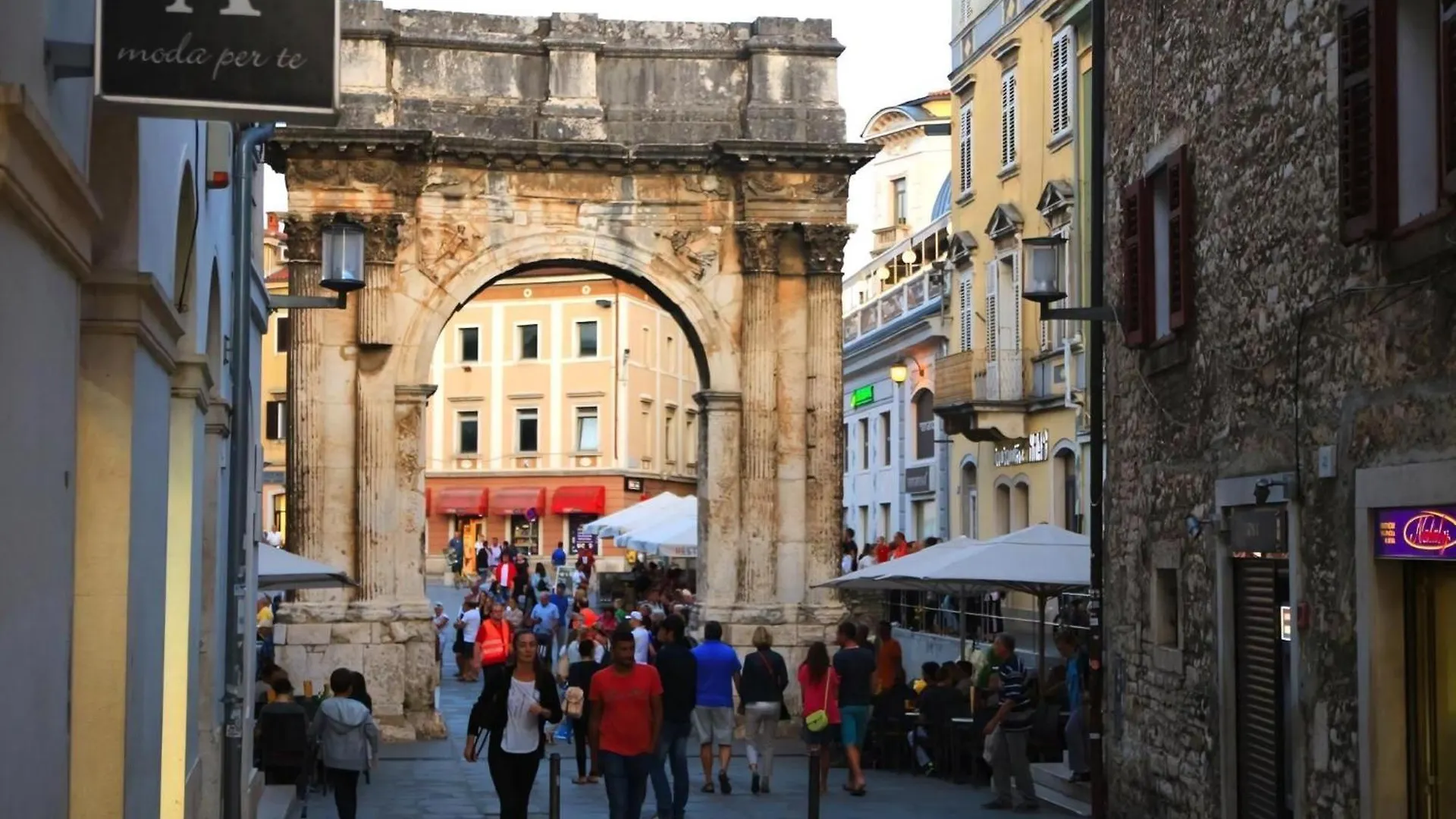 Appartement In Pula Mit Privater Terrasse
